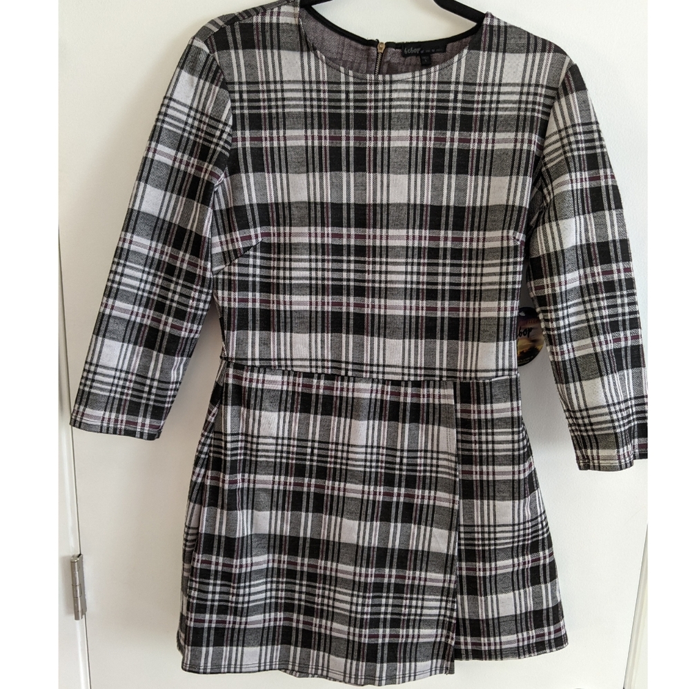 $5 SALE ✨️✨️NWT Bebop Plaid Romper SZ L